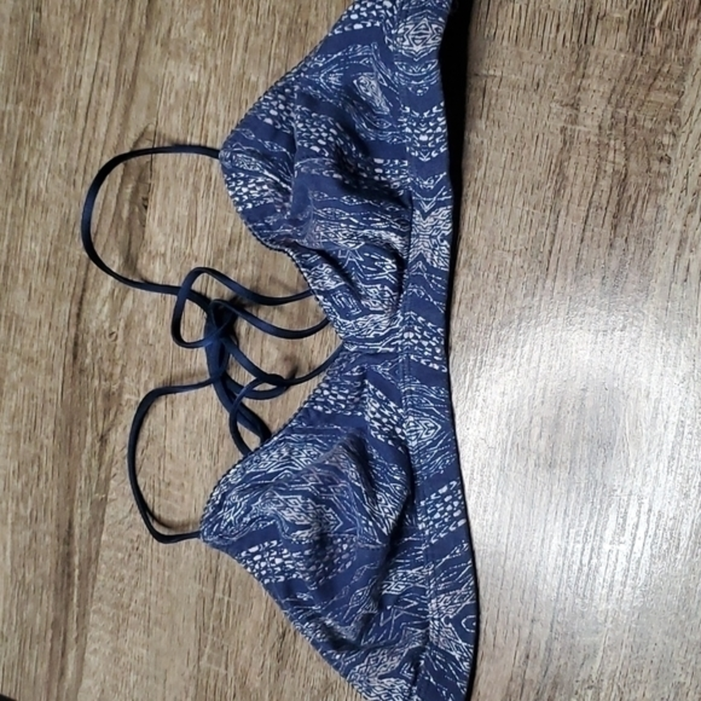 Victorias secret bikini top size Large‎